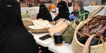 فن التزيين بمنتجات النخيل في مهرجان ربيع النعيرية 2026