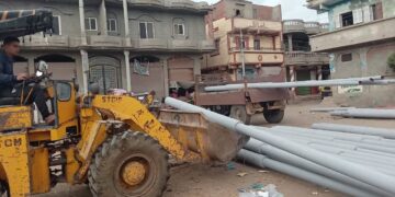 تركيب 30 عمود كهرباء جديد بطريق بيلا – الجرايدة ضمن مبادرة «كفرالشيخ بتنور»