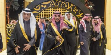 معالي وزير الإعلام يشهد تتويج الفائز بلقب شاعر الراية في موسمه الرابع