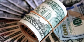 انخفاض سعر الدولار أمام الجنيه 8 قروش بالبنوك