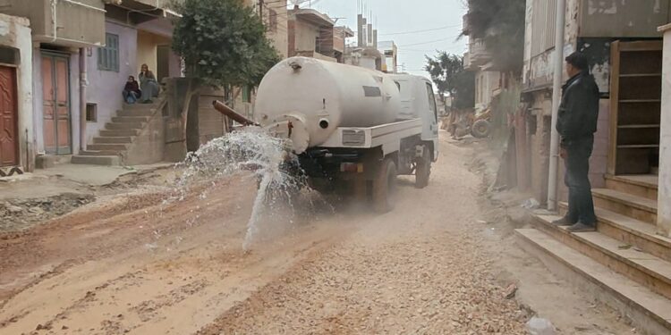 رئيس المدينة … بدء وضع طبقة السن  بقرية صروة بمنطقة المدخل الشرقي بصروةبمساحة 2500م٢