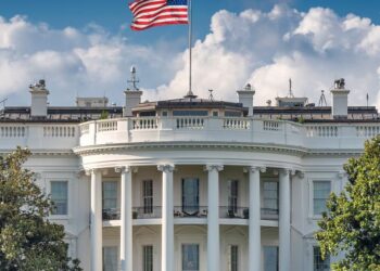 الخلاف داخل الإدارة الأمريكية بشأن الهجوم على إيران