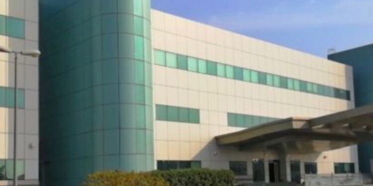 عملية جراحية بالمنظار الدقيق لحديث ولاده لتصحيح فتق الفرجه الحجابيه في مستشفي الملك فيصل بالاحساء