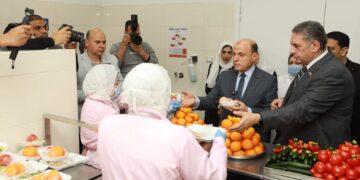 محافظ كفرالشيخ يتفقد معرض «أهلًا رمضان» بفوه لتوفير السلع الغذائية والاستهلاكية بتخفيضات من 10 لـ 30%