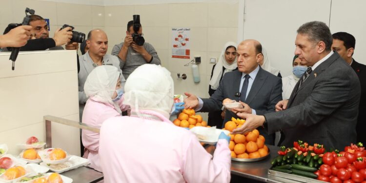 محافظ كفرالشيخ يتفقد معرض «أهلًا رمضان» بفوه لتوفير السلع الغذائية والاستهلاكية بتخفيضات من 10 لـ 30%