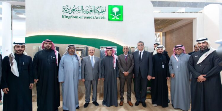 السفير السعودي في دمشق يزور جناح المملكة ضيف شرف معرض دمشق الدولي للكتاب 2026