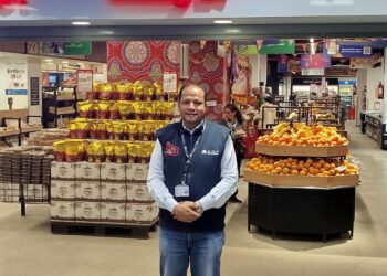 كريم محمد محمد السيد: “أيقونة” الإدارة والخدمة الإنسانية في كارفور أسوان