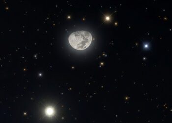 فلكية جدة…  اليوم : قمر رمضان يقترن بالمشتري