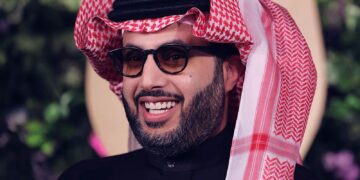 المستشار تركي آل الشيخ يعلن عن نزالًا عالميًا تاريخيًا على سفح الأهرامات