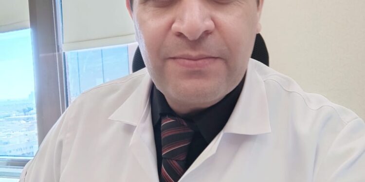 د.علي هاشم أخصائي الأمراض الجلدية