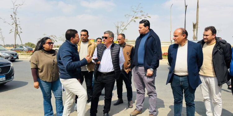 رئيس جهاز حدائق أكتوبر يتفقد عدداً من مشروعات الطرق بالمدينة ويوصي بسرعة الإنتهاء من الأعمال الجارية