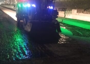 بدء أعمال الأسفلت بمحاور رئيسية في مدينة حدائق أكتوبر تنفيذاً لتوجيهات وزارة الإسكان