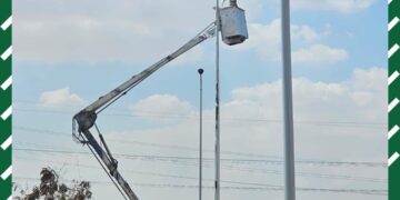 جهاز مدينة 6 أكتوبر يواصل أعمال صيانة وتطوير شبكات الإنارة بالطرق الرئيسية والفرعية