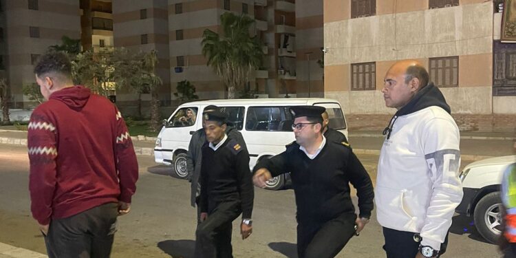 حملة مسائية لرفع الإشغالات والباعة الجائلين بالطرق الرئيسية ومنطقة دهشور ومنطقة ال ١١٨٥ عمارة