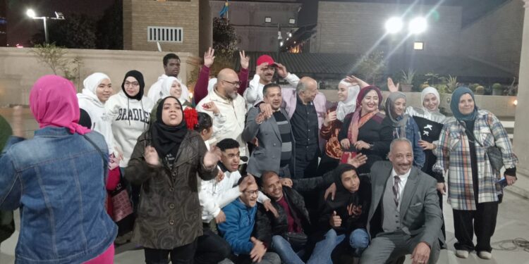 ألوان الفرح والإبداع.. ذوو الهمم يشعلون مكتبة القاهرة الكبري