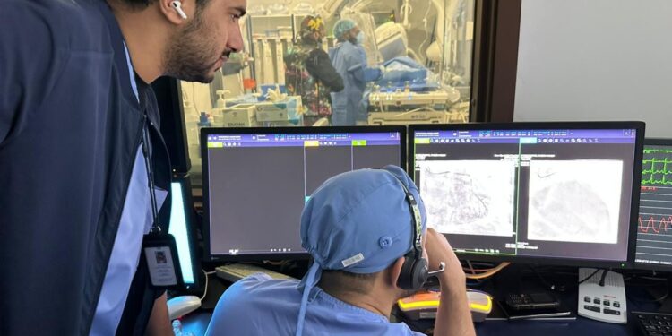 فريق طبي بـ«النور التخصصي» ينقذ مريض جلطة قلبية بتدخل عاجل