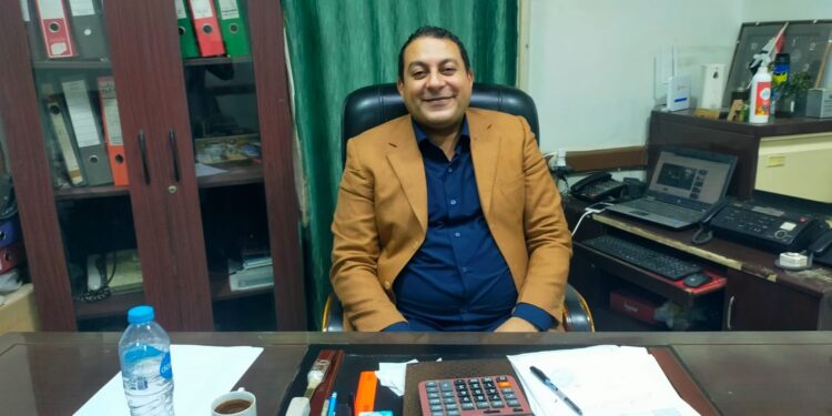 ضخ كميات كبيرة من السلع الغذائية بفروع «المصرية لتجارة الجملة» بالمحافظة لصرف منحة الـ400 جنيه لنحو 584 ألف أسرة