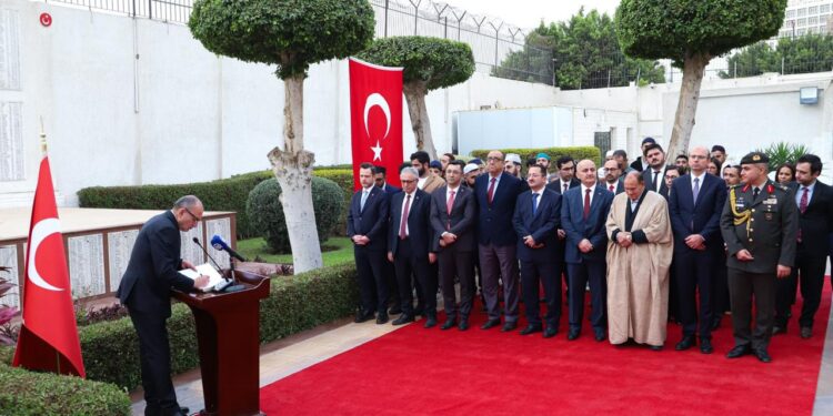 إحياء “ذكرى الشهداء 18 مارس” والذكرى الـ111 لانتصارات معارك تشاناق قلعة في مقابر الشهداء الاتراك بالقاهرة