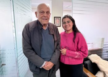 من الحلم إلى الحقيقة  مونيكا رامي تلتقي بأسطورة القلوب مجدي يعقوب في لحظة لا تُنسى