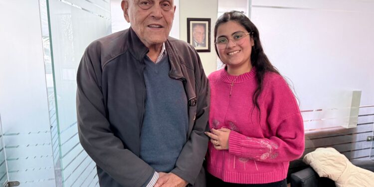 من الحلم إلى الحقيقة  مونيكا رامي تلتقي بأسطورة القلوب مجدي يعقوب في لحظة لا تُنسى