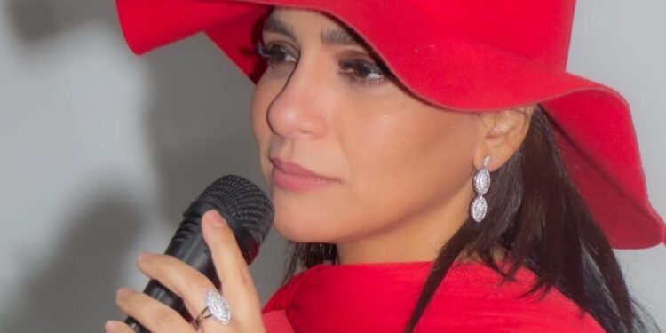 المطربة أنغام الصغيرة أول مطربة تغنى أغانى العيد بأغنية بلايين