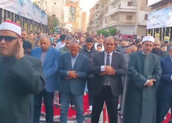 رئيس مدينة دسوق يشارك المواطنين  صلاة عيد الفطر  المبارك بساحة الخلاء بدسوق  فى اجواء يسودها الفرحة والسرور