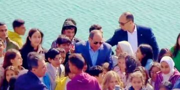 السيسي يشارك الشباب والمواطنين صلاة عيد الفطر ويعزز روح الوحدة الوطنية بالعاصمة الجديدة