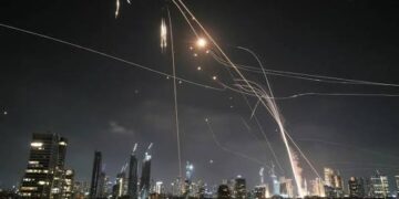 تصعيد غير مسبوق: ضربات متبادلة تهدد بتوسّع الحرب