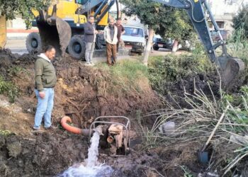 كسر مفاجئ بخط مياه رئيسي بدسوق يؤثر على عدة مناطق