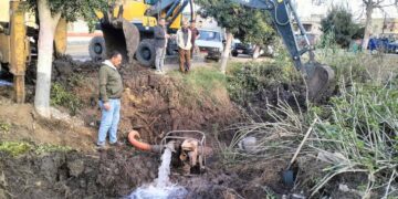 كسر مفاجئ بخط مياه رئيسي بدسوق يؤثر على عدة مناطق