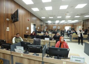 محافظ كفرالشيخ يتابع أعمال كسح مياه الأمطار بمراكز ومدن المحافظة من مركز سيطرة الشبكة الوطنية للطوارئ والسلامة العامة .. ويؤكد انتظام تقديم  الخدمات للمواطنين