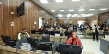 محافظ كفرالشيخ يتابع أعمال كسح مياه الأمطار بمراكز ومدن المحافظة من مركز سيطرة الشبكة الوطنية للطوارئ والسلامة العامة .. ويؤكد انتظام تقديم  الخدمات للمواطنين