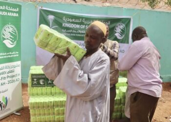 مركز الملك سلمان للإغاثة يوزع (2.800) كيس من الدقيق في محلية كرري بولاية الخرطوم بجمهورية السودان