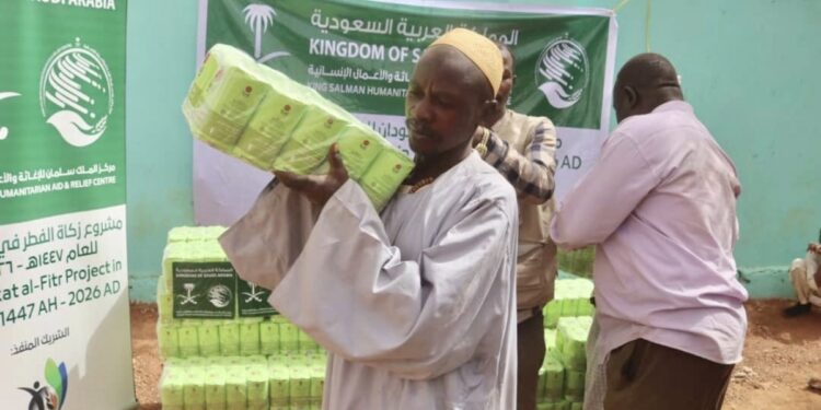 مركز الملك سلمان للإغاثة يوزع (2.800) كيس من الدقيق في محلية كرري بولاية الخرطوم بجمهورية السودان