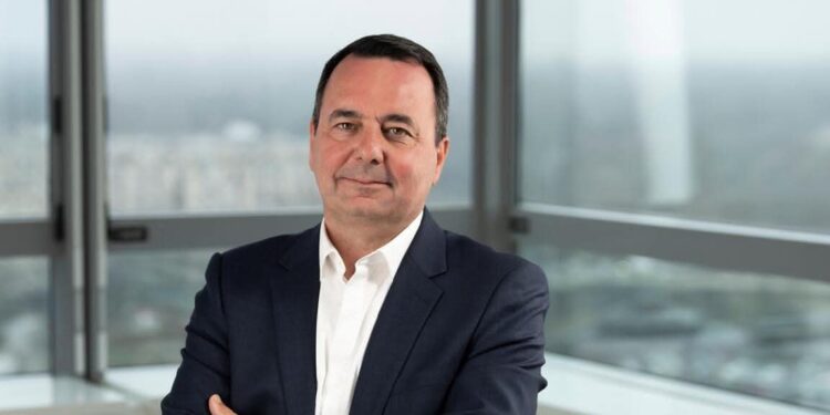 ألستوم تعلن تعيين مارتن سيون رئيسًا تنفيذيًا جديدًا للمجموعة خلفًا لهنري بوبار-لافارج