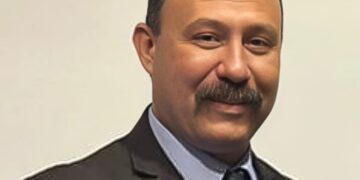 حارس عقار يهدد طبيبة بالاختطاف والذبح بسبب عمولة.. وواقعة تفتح ملف “مافيا الإيجارات” من جديد