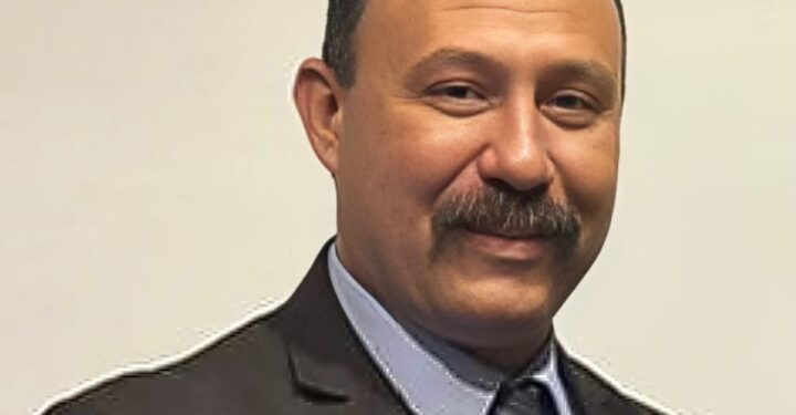 حارس عقار يهدد طبيبة بالاختطاف والذبح بسبب عمولة.. وواقعة تفتح ملف “مافيا الإيجارات” من جديد