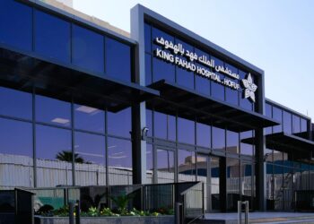 تجمع الأحساء الصحي ينجح في إجراء جراحة روبوتية دقيقة لاستئصال ورم كلوي مع الحفاظ على الكلية