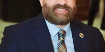 مهندس “على زين”  : منح الرئيس” السيسي ” وسام الأمير نايف للأمن العربي ” .. رسالة أمن واستقرار لمصر .. وجذب الاستثمارات للبلاد