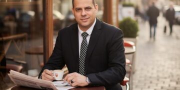 الدكتور عاطف محمد حمدان يهنئ الأخوة الأقباط بعيد القيامة المجيد