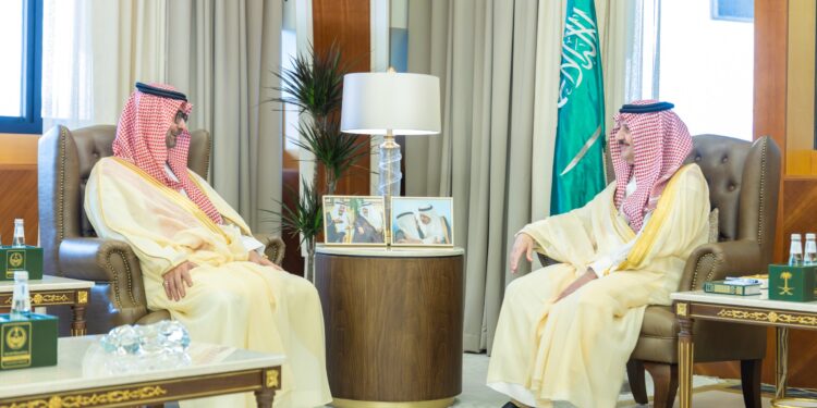 سمو أمير المنطقة الشرقية يستقبل أعضاء مجلس أمناء مؤسسة جائزة الأميرة صيتة بنت عبدالعزيز ويطّلع على تفاصيل ملتقى دراية بنسخته الثالثة