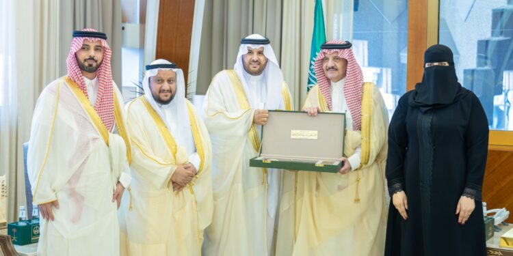 سمو أمير المنطقة الشرقية يستقبل رئيس جامعة حفر الباطن ويؤكد دعم القيادة للابتكار وتنمية الكفاءات الوطنية