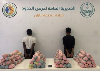 حرس الحدود بمنطقة جازان يقبض على مخالفين لنظام أمن الحدود لتهريبهما (88) كيلوجرامًا من نبات القات المخدر