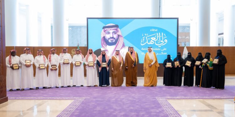 سمو أمير منطقة الباحة يسلم وثائق تملك الوحدات السكنية للمستفيدين من تبرع سمو ولي العهد