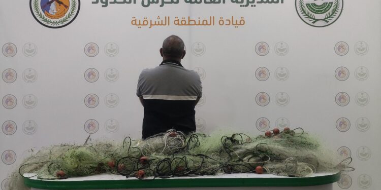 *حرس الحدود بالمنطقة الشرقية يضبط مخالفًا للائحة الأمن والسلامة لمزاولي الأنشطة البحرية في المناطق البحرية للمملكة*