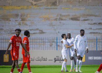 أبها يتمسك بالقمة.. والدرعية يضرب بثلاثية