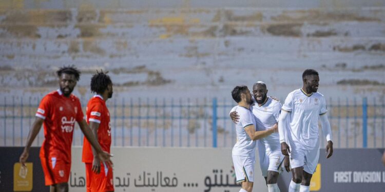 أبها يتمسك بالقمة.. والدرعية يضرب بثلاثية