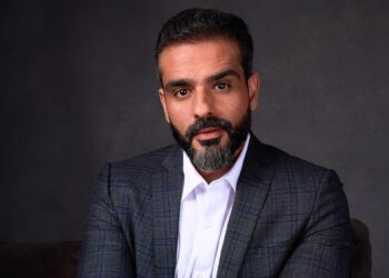 سيف الحكيم.. رائد أعمال مصري يصنع بصمته في عالم ريادة الأعمال بالأسواق العالمية