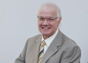 تفاصيل تكريم وزير الإتصالات لطلاب وخريجى الجامعة المصرية الروسية