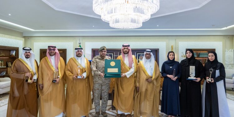 سمو نائب أمير المنطقة الشرقية يطّلع على أبرز جهود وإنجازات المجمع الطبي العسكري بالظهران